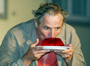 OLLI HAUENSTEIN als Truffaldino in Goldoni's "Diener zweier Herren" - Seeburg Theater