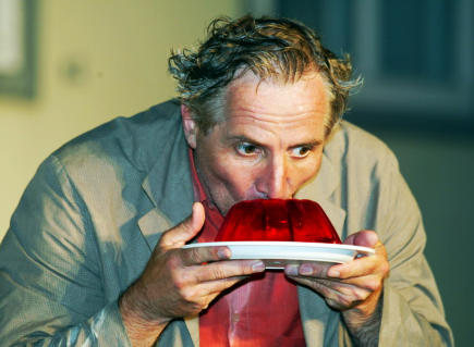 OLLI HAUENSTEIN als Truffaldino in Goldoni's "Diener zweier Herren" - Seeburg Theater